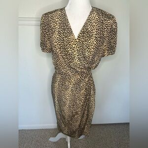 Maggy London Animal print Dress V-Neck Wrap dress size 8 100% silk